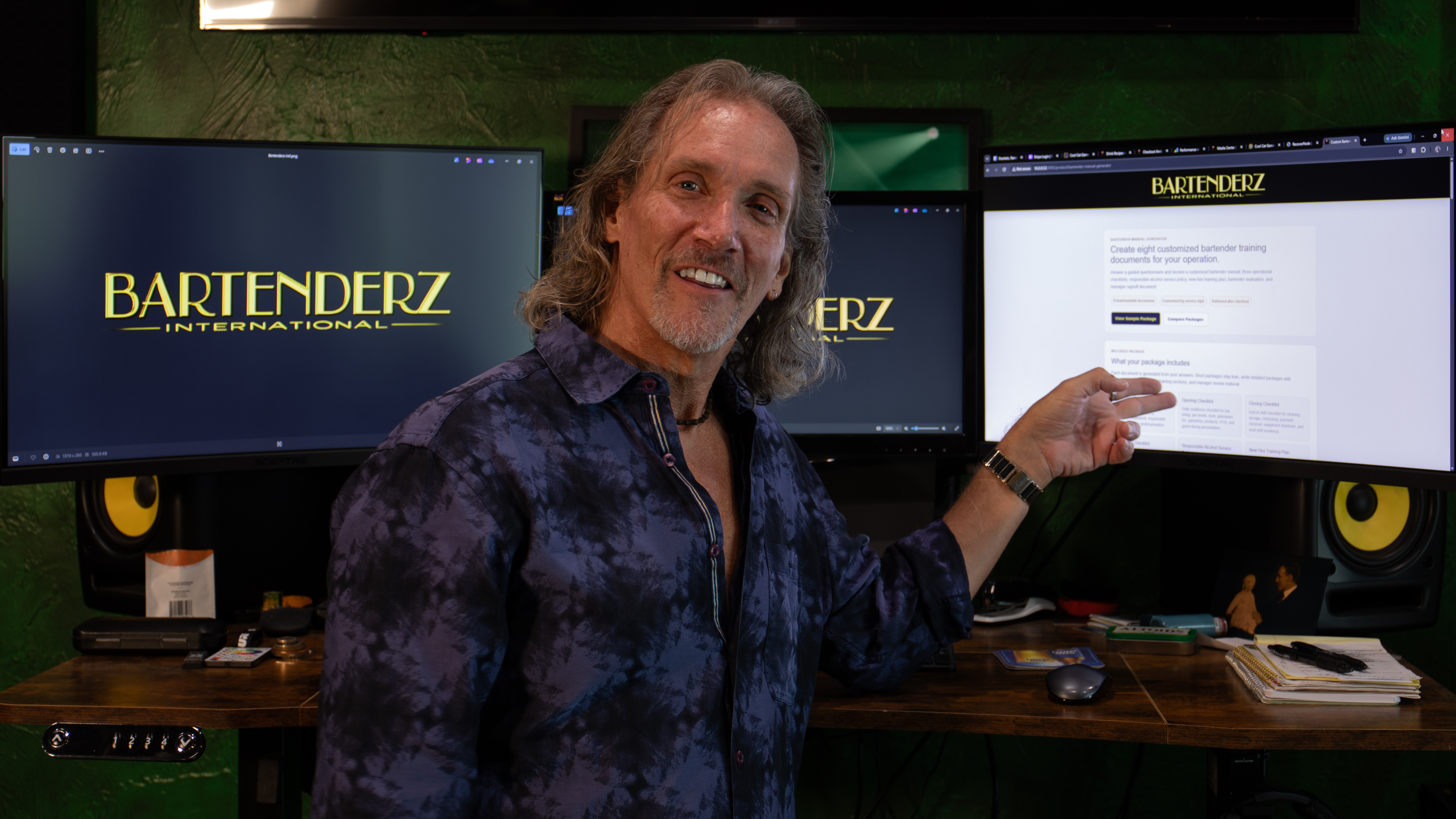 Barton Anderson presenting the Bartenderz International application